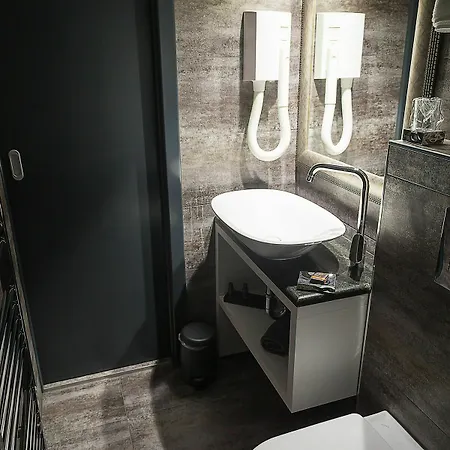 Log In 4* Zagreb